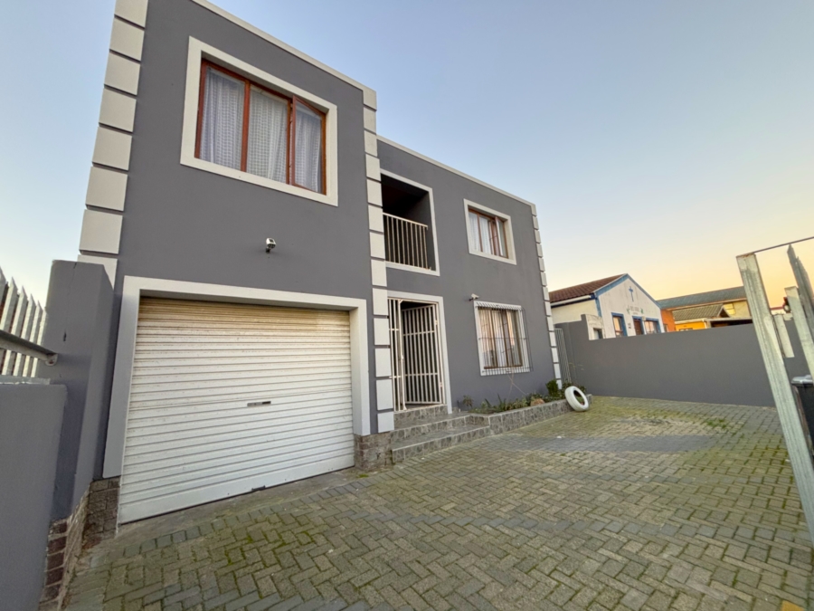 6 Bedroom Property for Sale in Malibu Village Western Cape